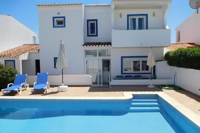 Image de Attractive et spacieuse villa de 3/4 chambres avec piscine privée Al N ° 34179