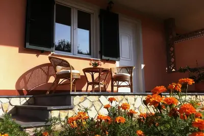 Image de Maison jumelée, 3 chambres à coucher, deux salles de bain, jardin, patio, WiFI gratuit, air conditionné