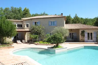 Image de Belle petite maison avec terrasse et accès piscine