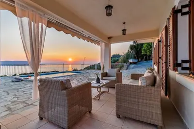 Image de Villa avec piscine privée avec vue sur la mer dans un endroit très calme, Wifi - Aucun voisin