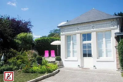 Image de Dépendance meublée classée 3 * à 10 minutes du centre historique climatisée