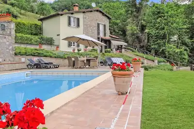 Image de Casa Roc, piscine privée, la meilleure vue de Barga! Wifi. A pied au bar/restaurant