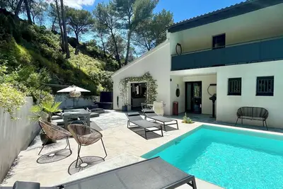 Image de Piscine chauffée, 4 chambres, 4 salles de bain, maison d’architecte en Alpilles