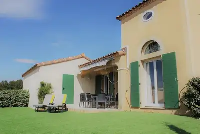 Image de Villa paisible de 3 chambres dans un complexe fermé de St Thomas Golf Club avec piscine chauffée