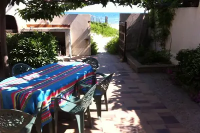 Image de Appartement 55 m2 les pieds dans l'eau jardin ombragé 50 m2 idéal familles