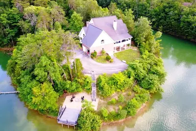 Une Superbe Maison De Million De Dollars Lakefront Sur Un Promontaire PRIVÉ GASSÉ De 5 Acres