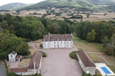 Image de Aîle de château indépendante avec piscine près d'Autun (5km)