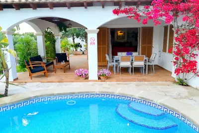 Image de Fantastique villa de 3 chambres avec piscine, Ă 1 minute Ă pied de la plage de Cala D'Or.