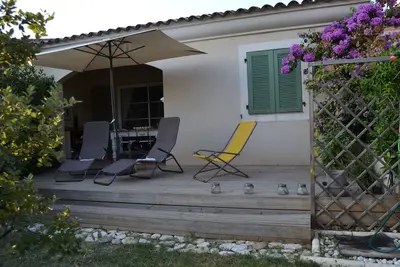 Image de Appartement T2 avec jardin privé à 2, 5 km de Saint Florent