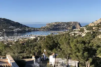 Image de Finca avec très belle vue sur le port et la mer romantique et piscine à Puerto Andratx