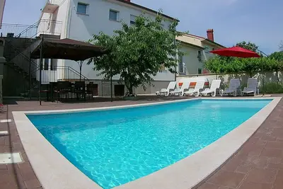 Image de Grand appartement familial avec piscine privée