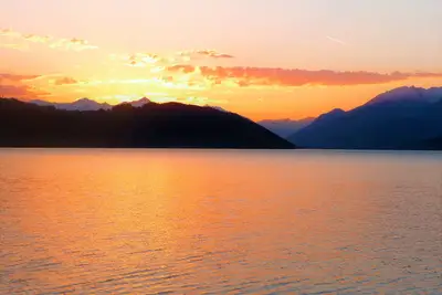 Image de Emplacement idéal sur le lac Millstatt, -u de bain. Vacances de randonnée, le cyclisme, le golf, les vacances d'hiver