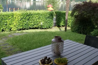 Image de 80 m2 3 pièces partie de la maison directement sur le lac de Lugano