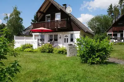Image de Maison de vacances sur Silbersee avec terrasse exposée au sud, balcon et vue sur la forêt