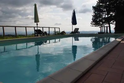 Image de Appartement dans une maison toscane en pierre, entouré par la nature avec piscine privée