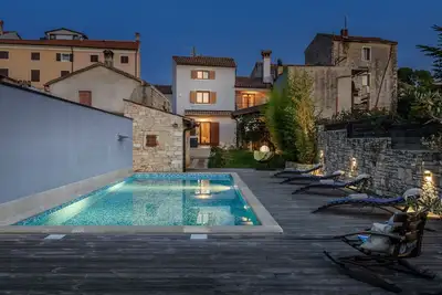 Image de Piscine, jacuzzi, sauna, jardin, barbecue, climatisation, Internet ****