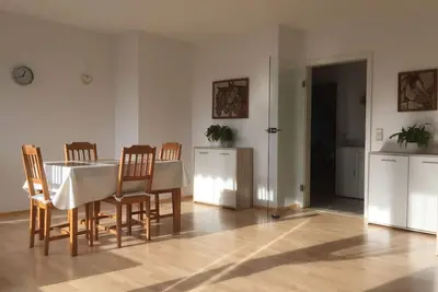 Image de Appartement spacieux et baigné de lumière, très bonne connexion au train et à l'autoroute