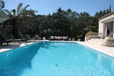 Image de Villa avec piscine chauffée avr-oct, 1200m plages, golfe St-Tropez