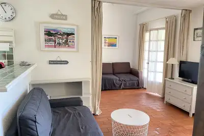 Image de T3 avec jardin et grande terrasse couverte dans résidence arborée avec piscine