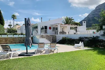Image de Belle villa de plein pied avec vue mer et Montgo, 4 chambres et piscine privée