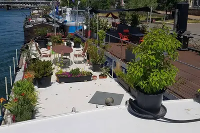 Chambres 2 à 4 couchages sur Bateau Lyon-Centre