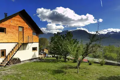 Image de T3 mansardé avec jardin privé, clim Tennis, Borne Ve dans un parc de 2 Hectares.