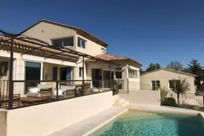 Image de Belle villa piscine vue 180 Luberon +2 maisons & jardin proche Roussillon 300m2