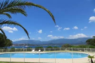 Maison Pieds Dans L'Eau Avec Piscines, Tennis Et Plage Au Bout Du Jardin