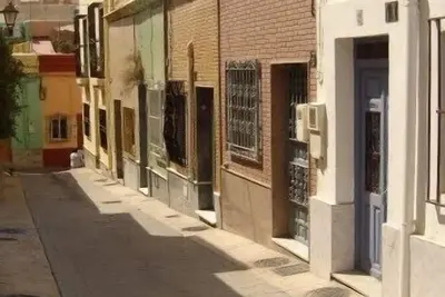 Image de Maison quartier historique entre le port et château (option parking + draps )