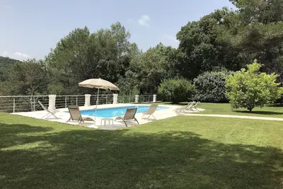 Image de Magnifique rez-de-jardin, piscine privée, sans vis-à-vis, rivière à 100m