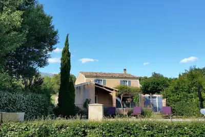 Image de Maison climatisée 6 P. Située à 1, 2 km de Bédoin. Piscine privée/chauffée. Wifi