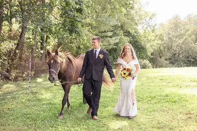 Image de Retreat Lodge + Grange De Mariage Pays Classique + 100 Acres = HeartlandonHeritage