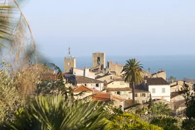 Image de Charmant appartement au coeur du vieux village, très calme, à saisir!