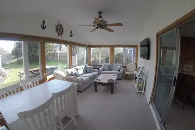 Image de Maison d'été à Cape Cod, à moins d'un kilomètre de la plage, beaucoup d'espace à l'intérieur et à l'extérieur