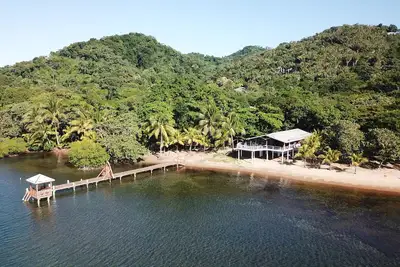 Image de 2br Beach House sur 6 Acres propriété privée fermée pont de 500 pieds carrés