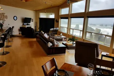 Image de Oceanfront Luxury nouvelle maison 2700 sq / ft 1 niveau Petfree