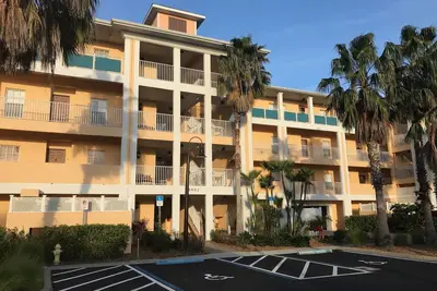 Image de Condo magnifiquement meublé avec vue sur le lac!