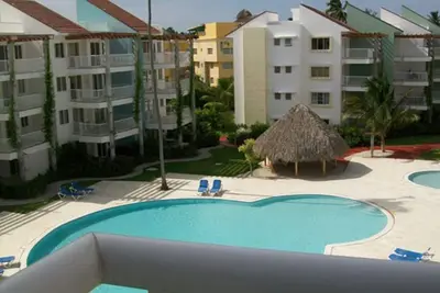 Image de Beachfront Playa Turquesa 2 Br / 2 Ba Penthouse Condo W / sur le toit