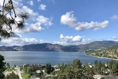 Image de Scenic Ponderosa Pines Suite à Peachland en Colombie-Britannique, Canada