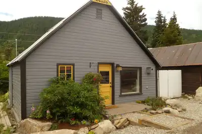 Image de Emplacement et un grand jardin clôturé!