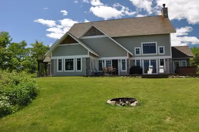 Image de Luxe et intimité sur 10 acres / 3800 pieds carrés Château surplombant le lac Supérieur