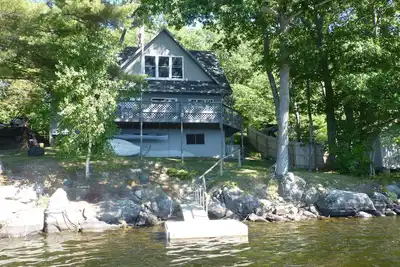 Image de Récemment rénové! Maison toute l'année au bord du lac au bord de l'eau