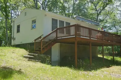 Image de Chalet au bord de l'eau confortable, avec plage semi-privée!