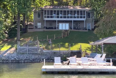 Image de Game Day Retreat sur le lac Martin! Seulement 35 miles au stade Jordan-Hare