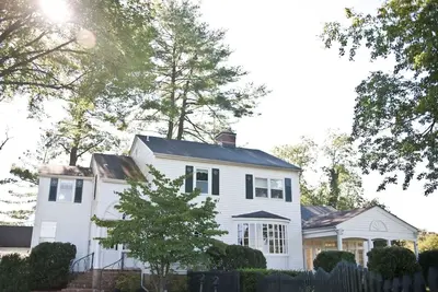 Image de Cadre de ferme paisible dans Wine & Horse Country | Soyez notre invité Été 2019