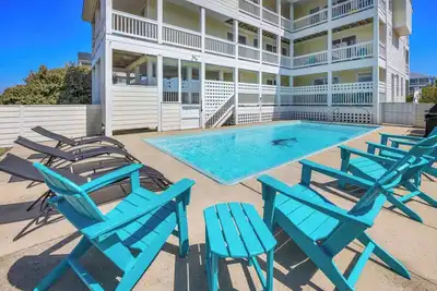 Image de Idyllic Oceanview Estate, Rodanthe-Ascenseur, Piscine, Bain à remous, Salle de jeux, À la recherche d'un chien