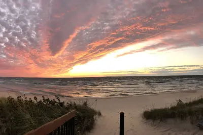 Image de Spacieux Lake Michigan Lakefront Cottage