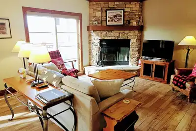 Image de RÉNOVÉ-Skiin&out/À pied du village/Unité de coin/Piscine (été) /Ensoleillé/Ac