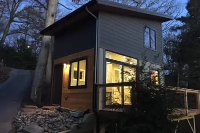 Image de Vente d'hiver Tiny House, Big Views! 8 min. au centre ville