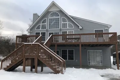 Image de (Nouvelle inscription) Wolf Run Lake View Chalet, 200 pieds de la plage et du lac! !